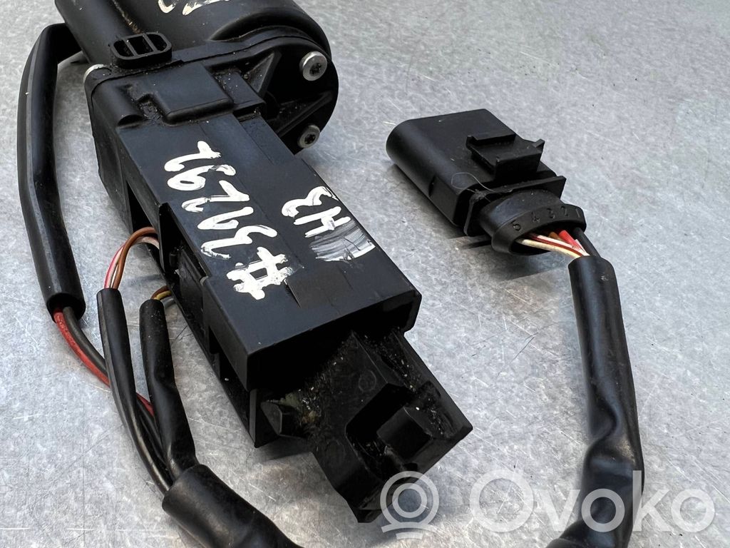 Audi A8 S8 D3 4E Aizmugurējā pārsega pievilcējs 