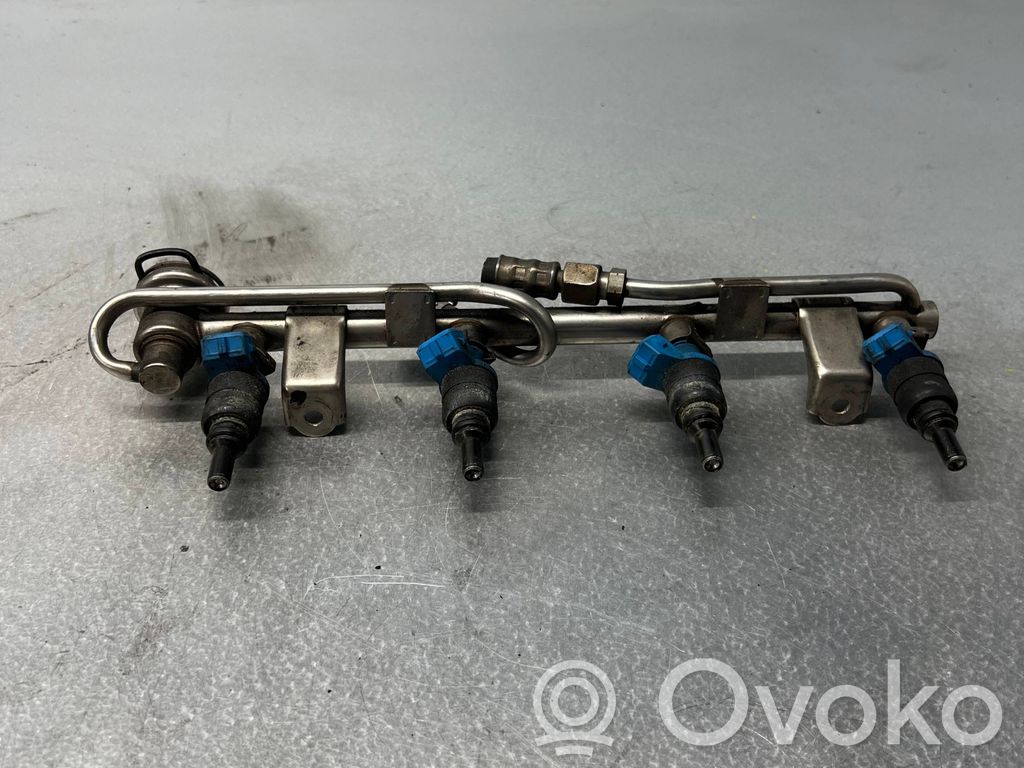 Audi A4 S4 B5 8D Listwa wtryskowa 