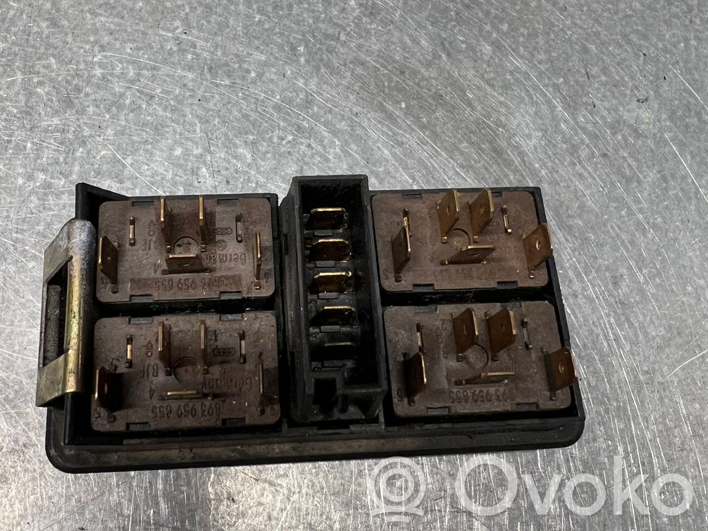 Audi A6 S6 C4 4A Electric window control switch 