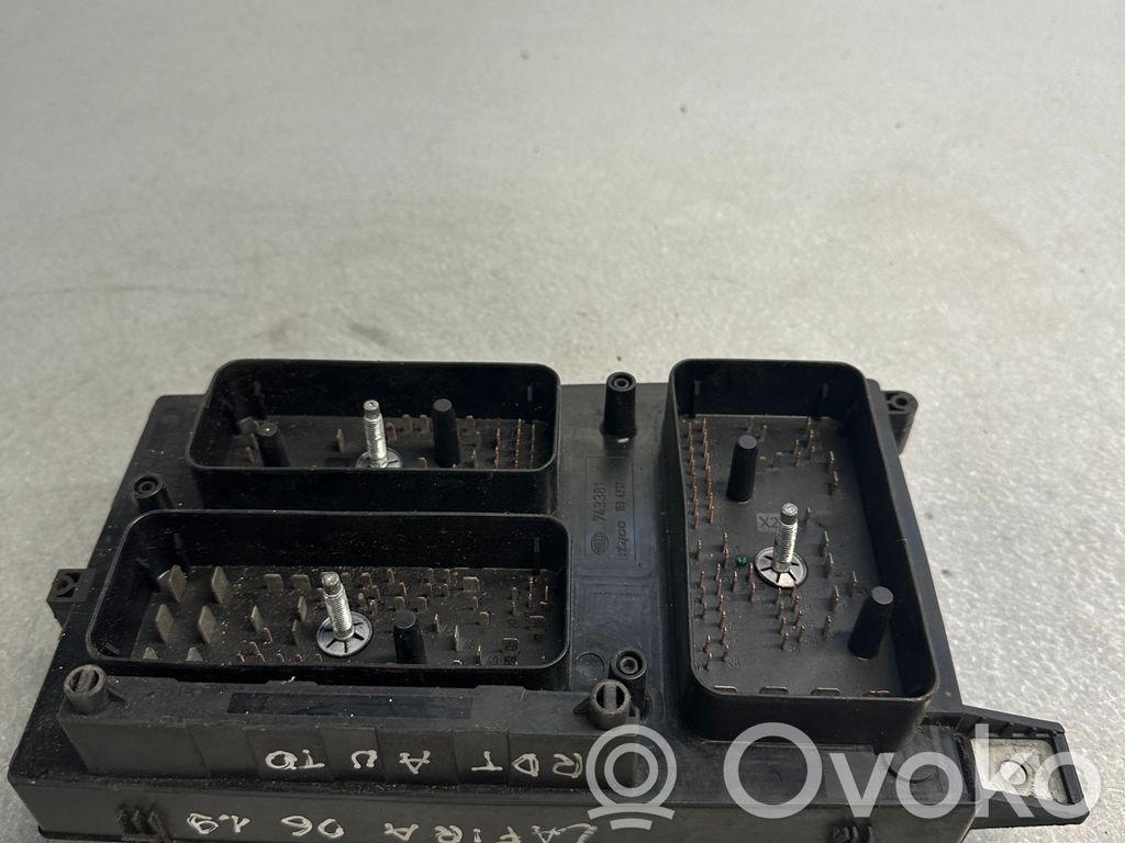Opel Zafira B Módulo de fusible 