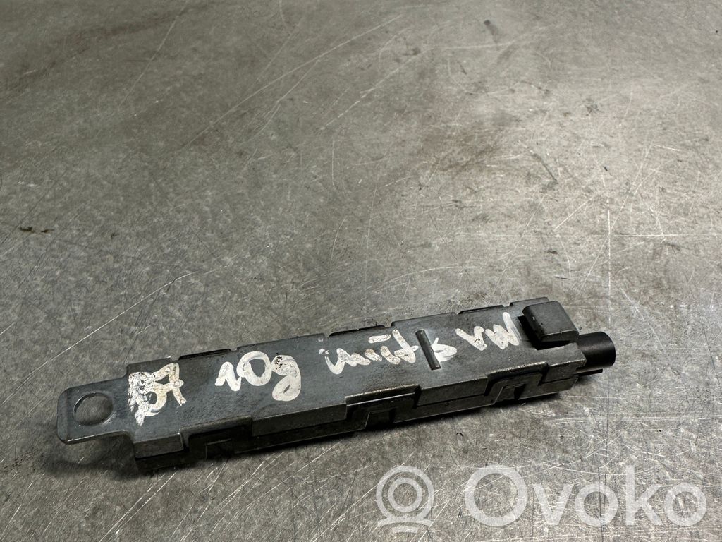 Volkswagen PASSAT B7 Amplificator antenă aeriană 