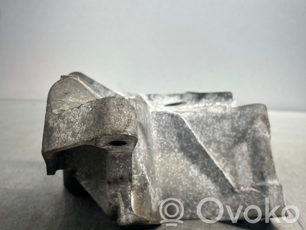 Volvo S60 Engine mounting bracket 