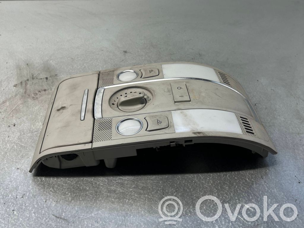 Audi A6 S6 C6 4F Światło fotela przedniego 