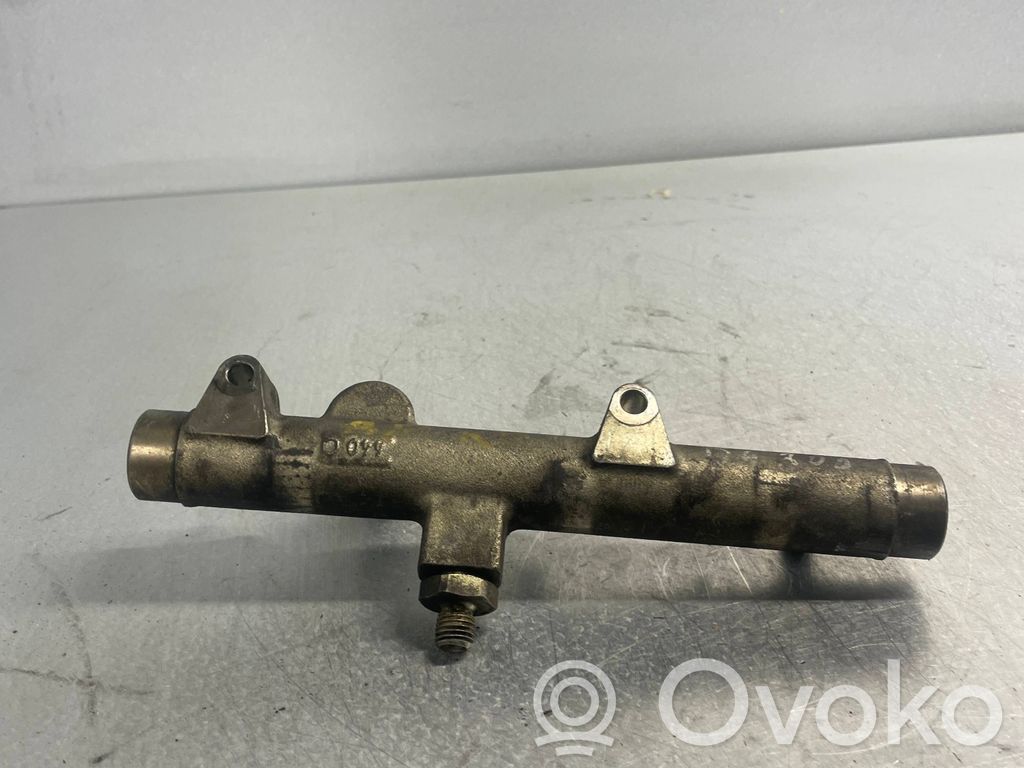 Audi A8 S8 D3 4E Polttoainepääputki 