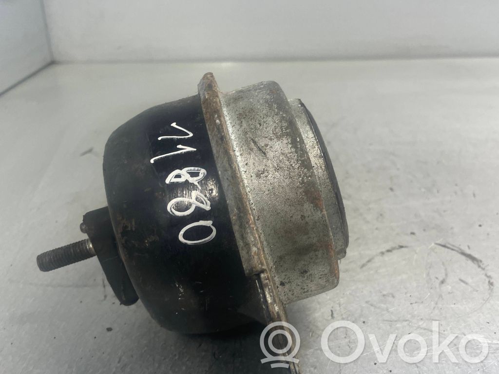 Engine mount bracket   8200181589,8200181589