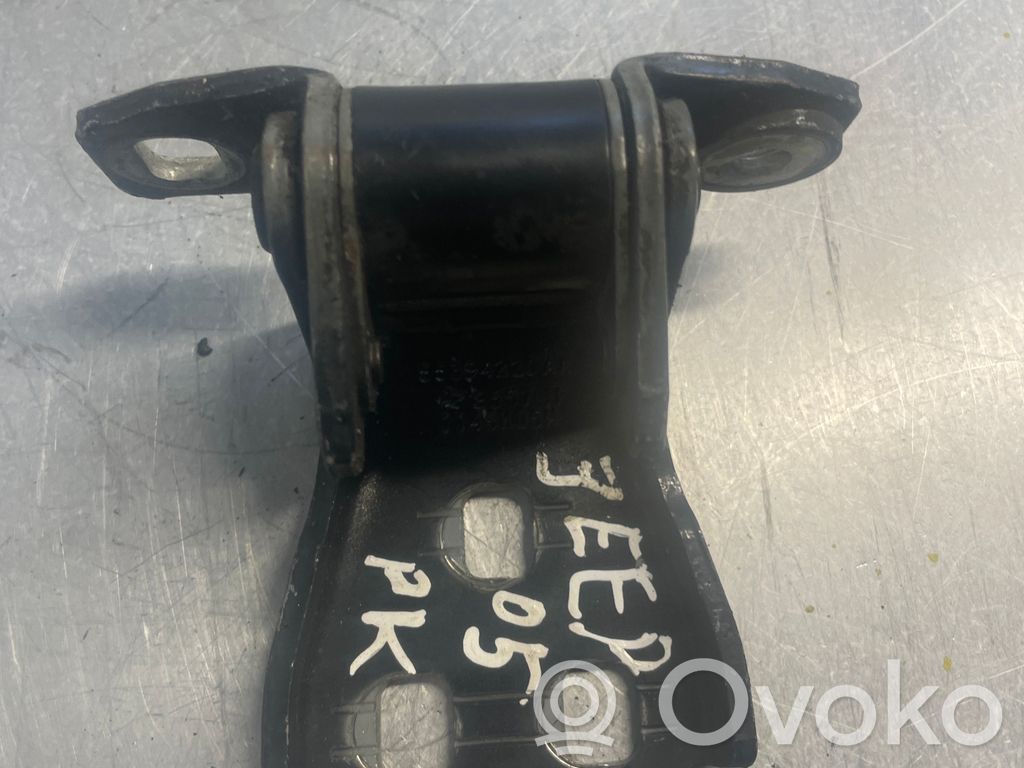 Jeep Grand Cherokee Front door lower hinge 