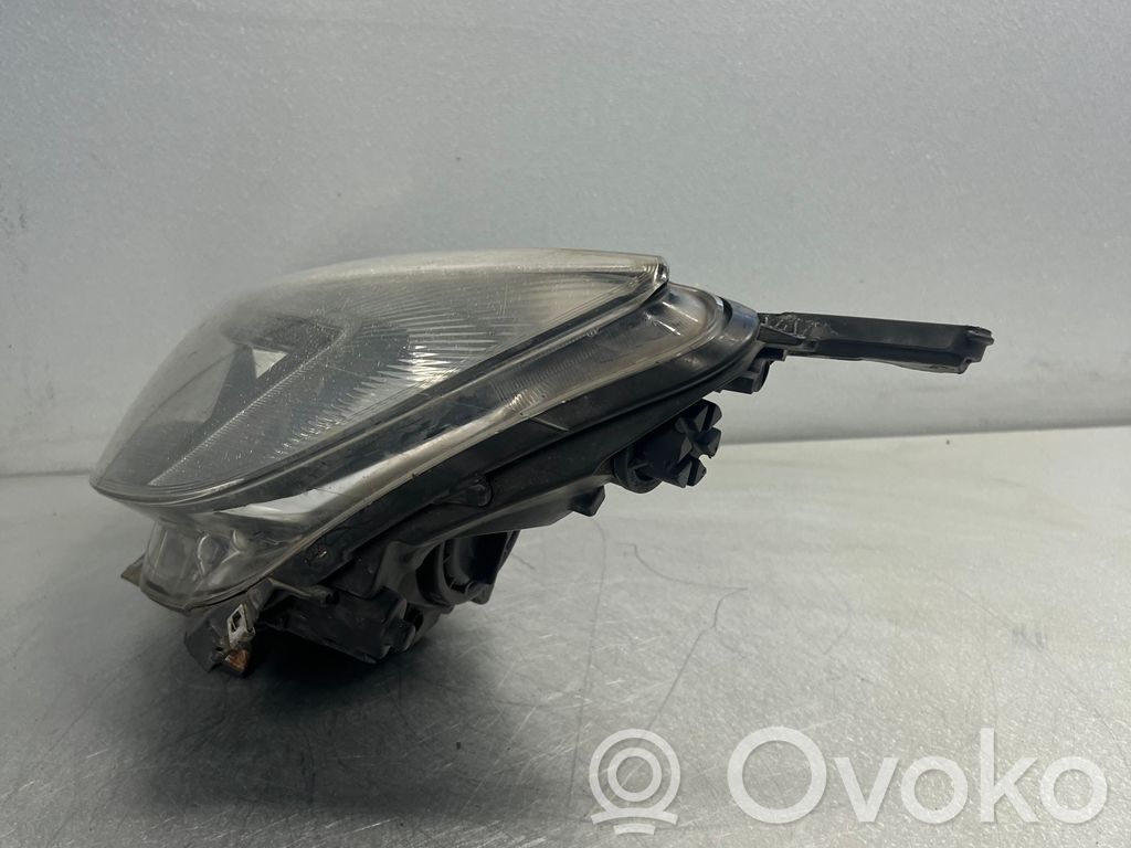 Opel Astra J Lampa przednia 
