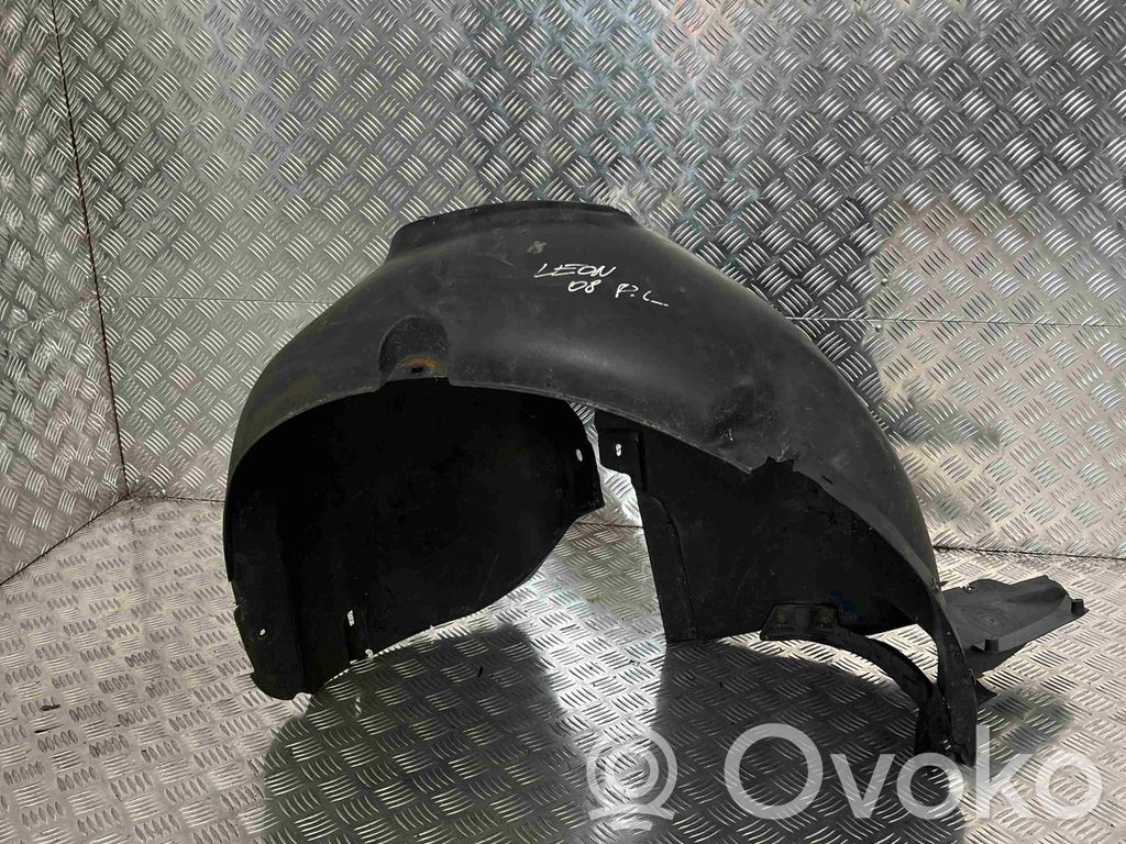Seat Leon (1P) Подкрылок 