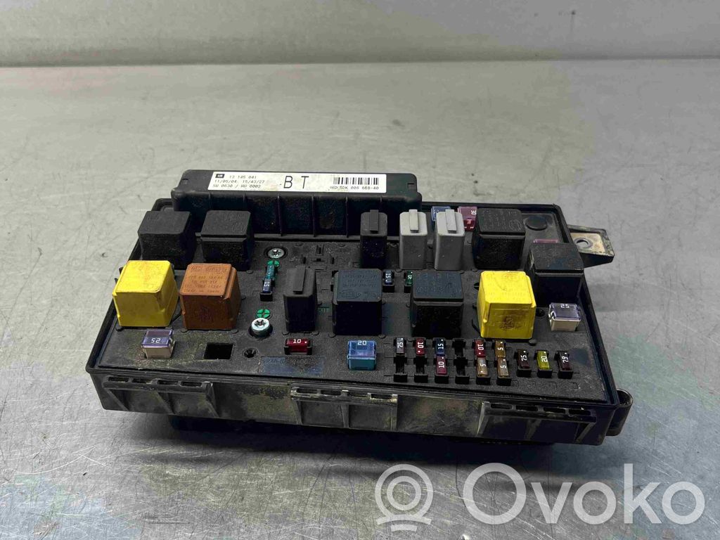 Opel Astra H Módulo de fusible 