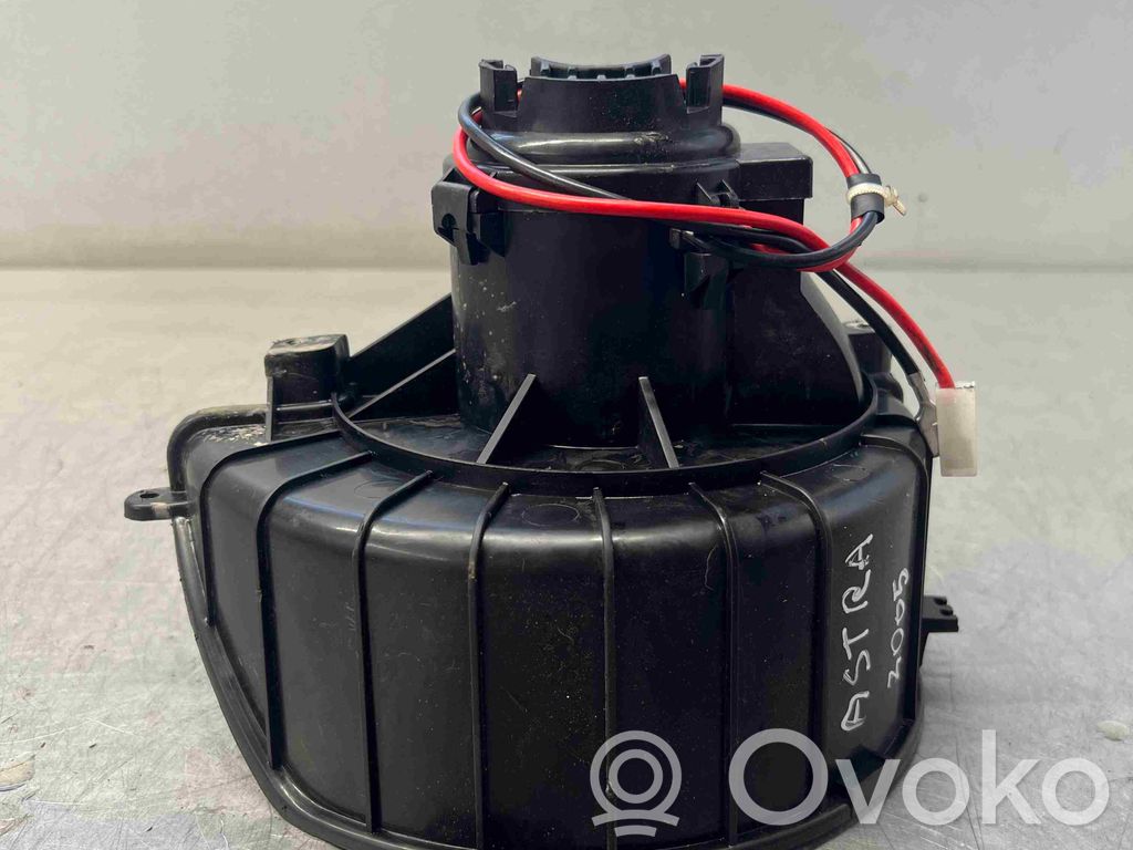 Opel Astra H Mazā radiatora ventilators 