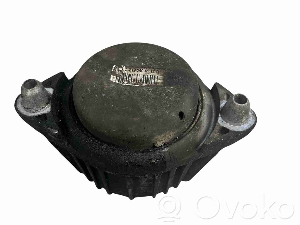 Mercedes-Benz CLS C218 X218 Engine mount bracket 