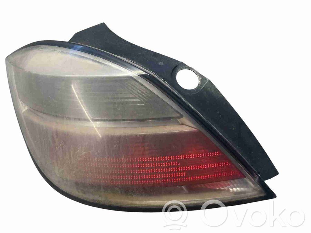 Opel Astra H Aizmugurējais lukturis virsbūvē 
