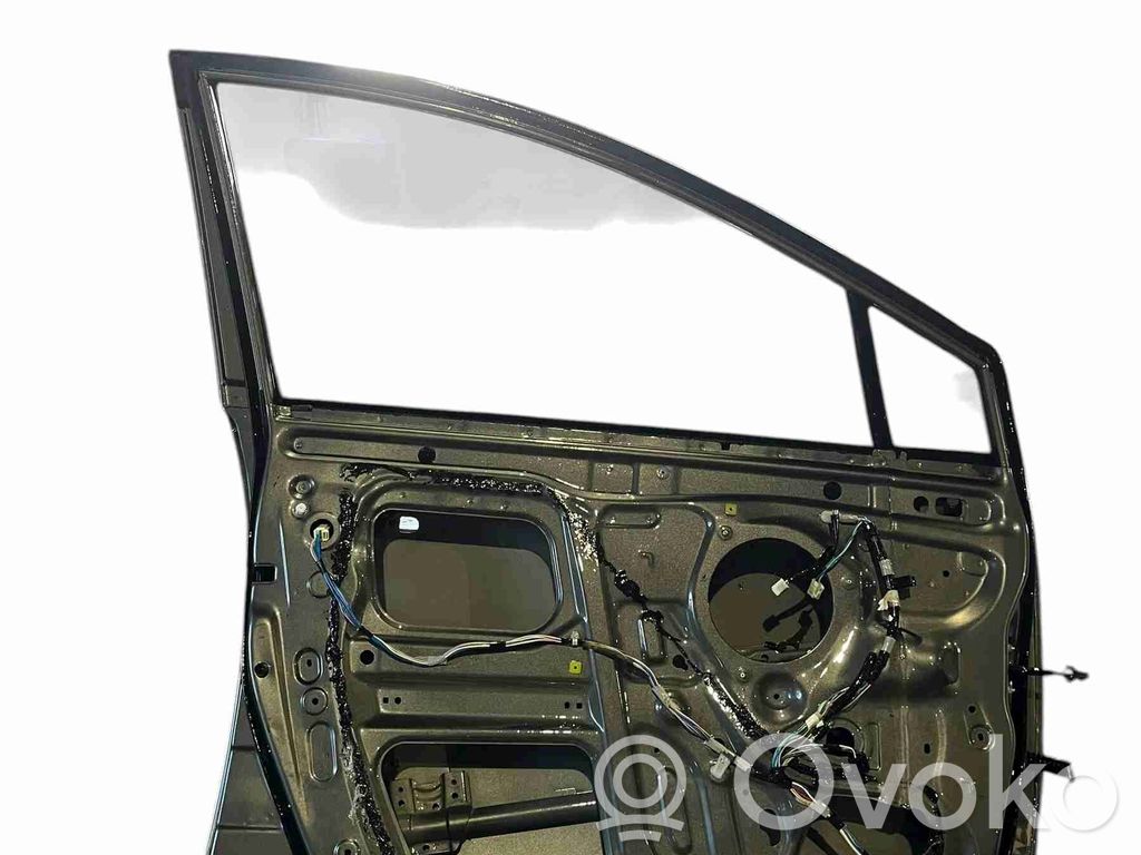 Toyota Corolla Verso AR10 Дверь 