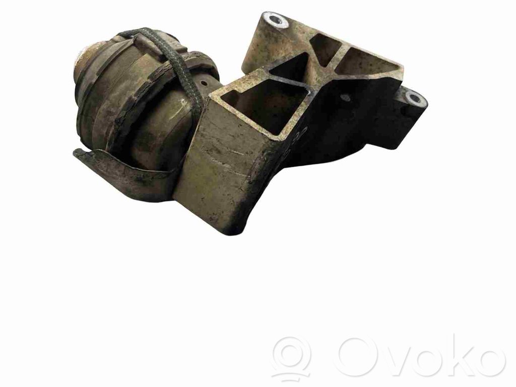 Volvo XC90 Engine mount bracket 