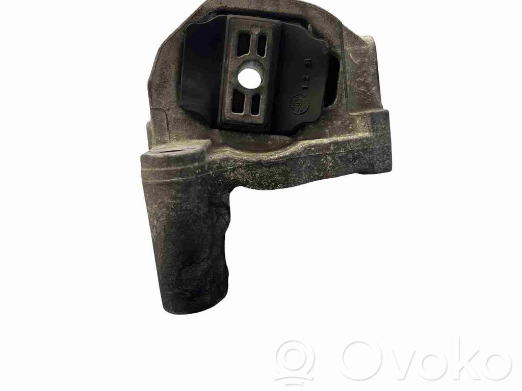 Volvo XC90 Engine mount bracket 