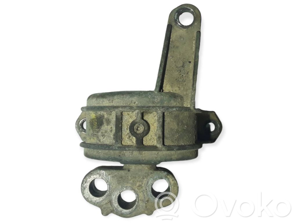Engine mount bracket   V05630