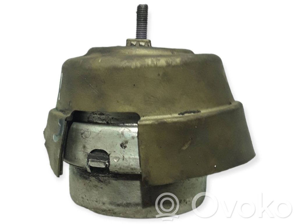Audi A4 S4 B7 8E 8H Engine mount bracket 