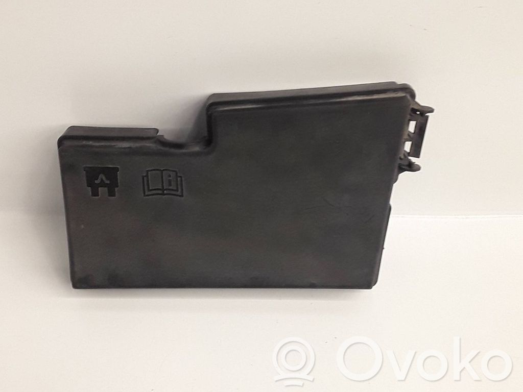 Volvo C30 Fuse box cover 