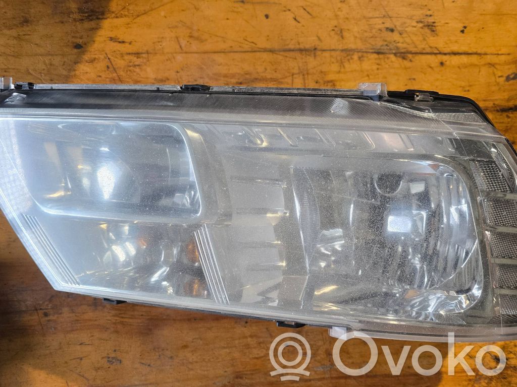 Headlight/headlamp   05067788AA