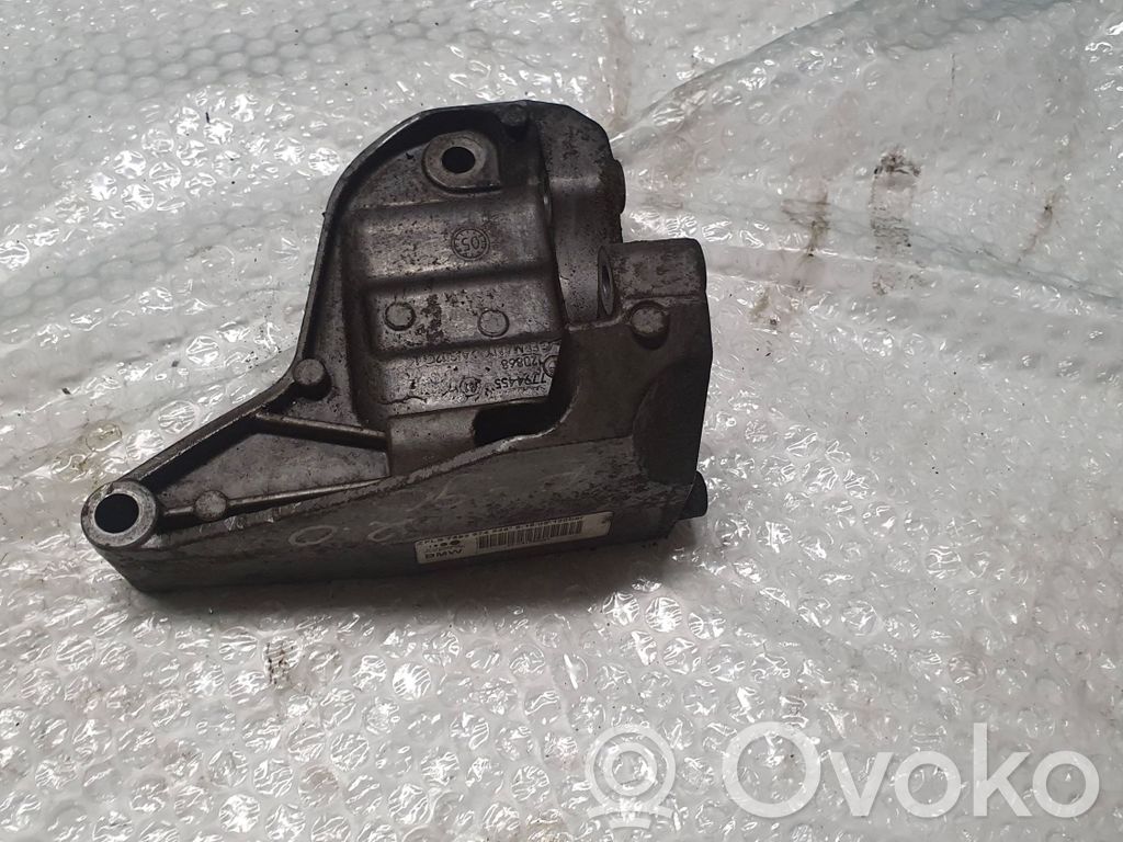 BMW 3 E90 E91 Power steering pump mounting bracket 
