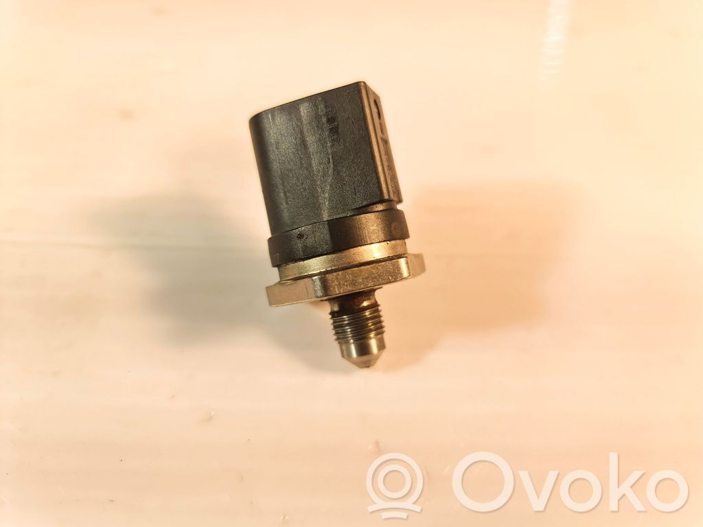 Audi A6 S6 C6 4F Regulador de presión del combustible 