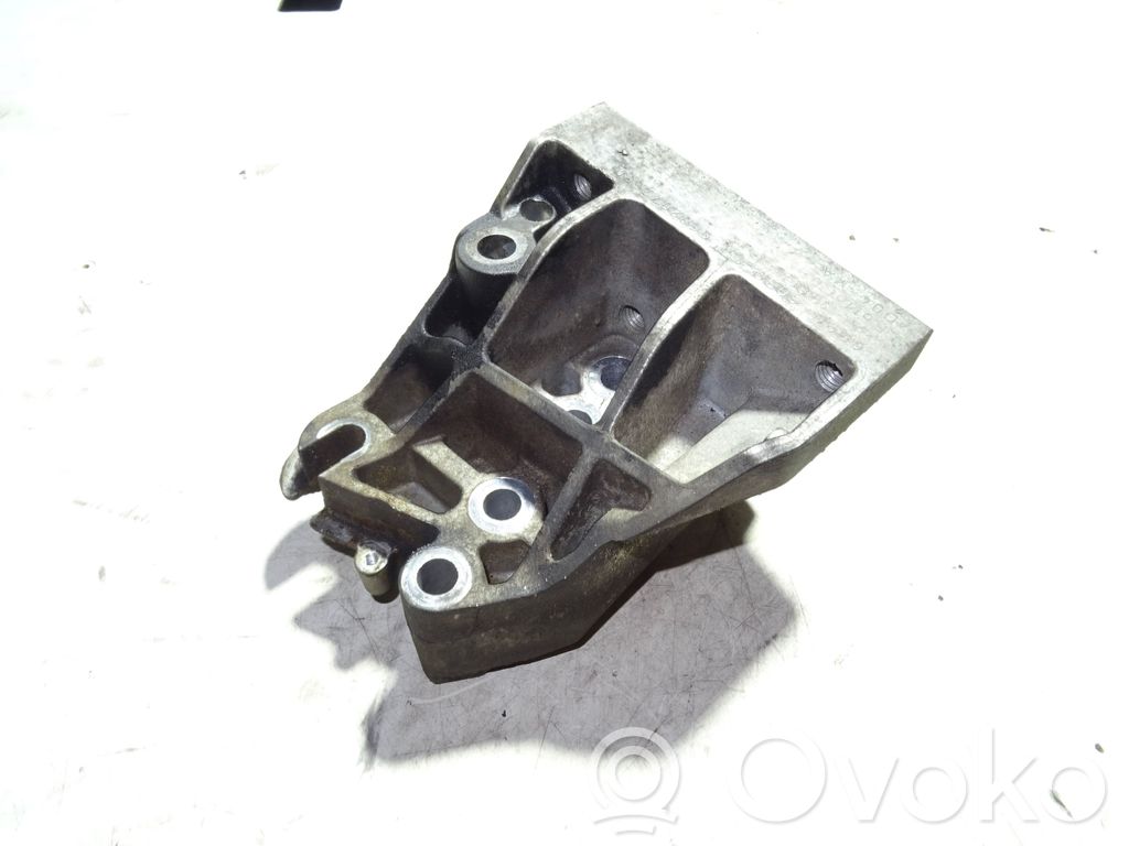 Land Rover Evoque I Engine mounting bracket 
