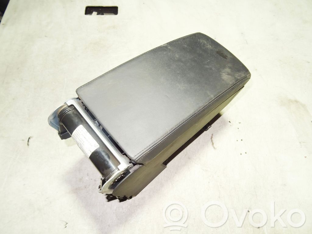 Volkswagen PASSAT CC Armrest 