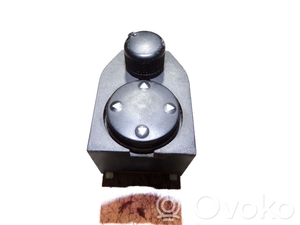 Wing mirror switch   4D0959565B