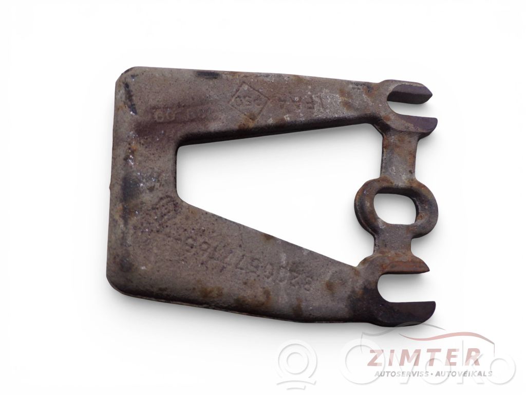 Engine mounting bracket   8200577165
