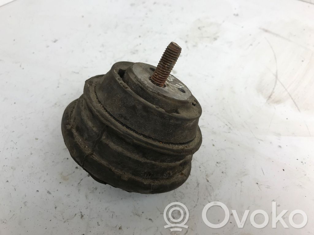BMW 5 E39 Engine mount bracket 