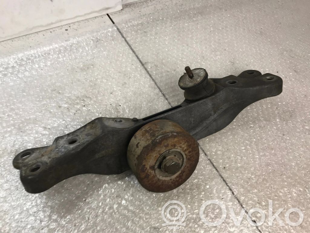 BMW 5 E39 Gearbox mounting bracket 