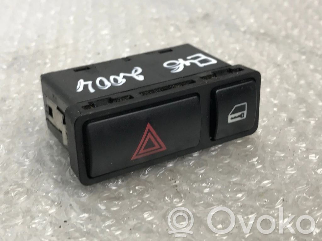 Hazard light switch   8368920