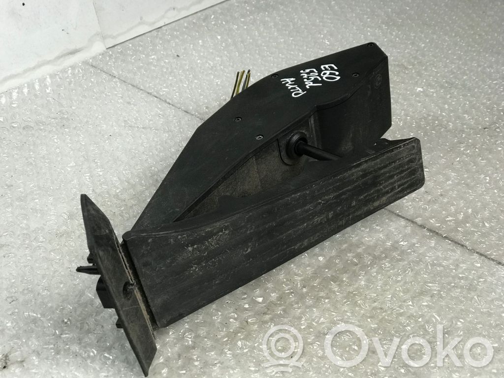 Akseleratora pedālis   6766930