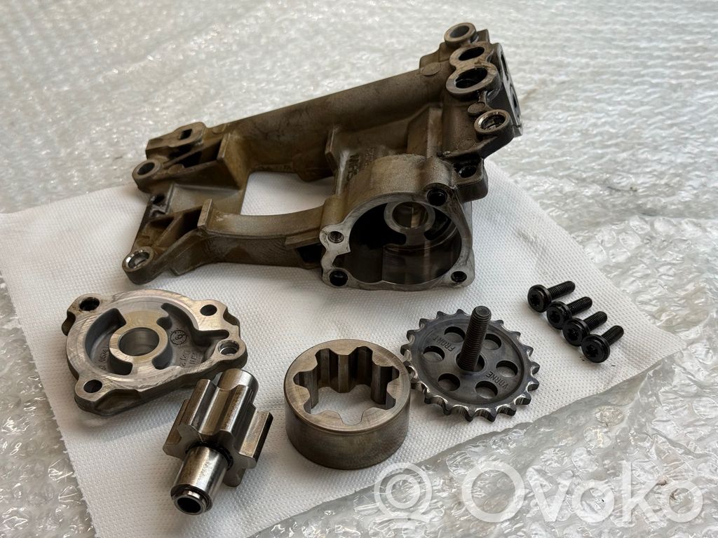 BMW 5 E39 Oil pump 