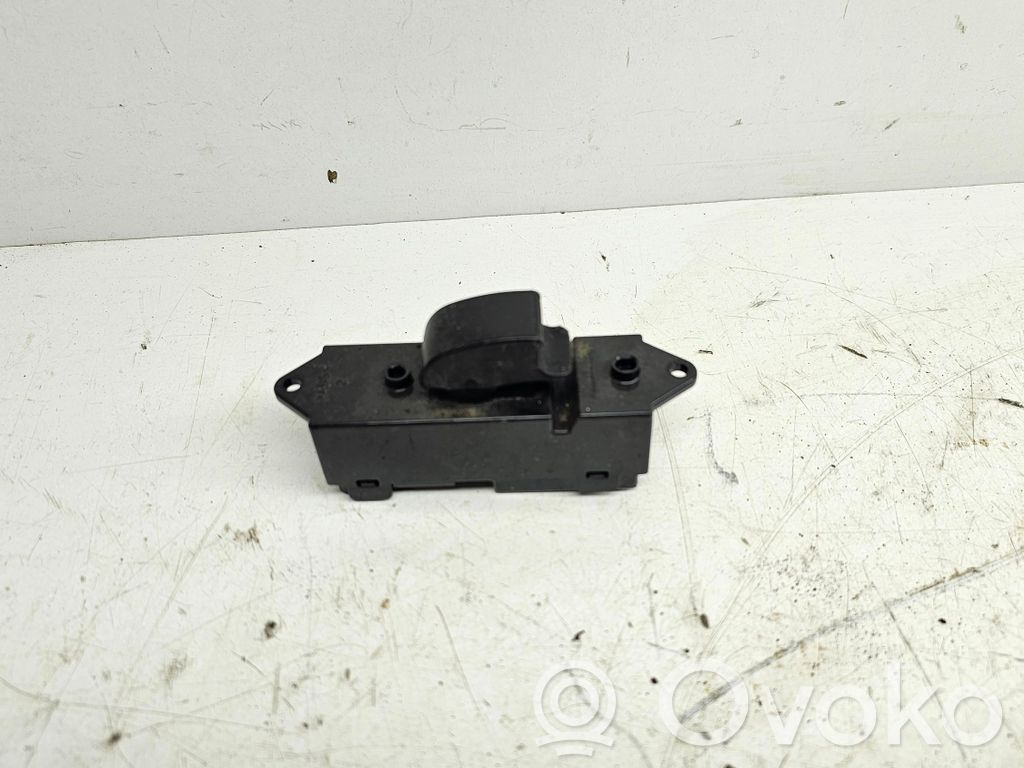 Electric window control switch   8608A183