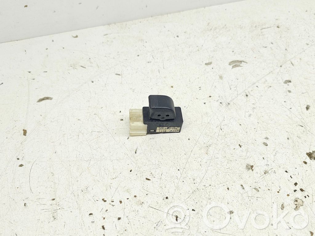 Subaru Legacy Electric window control switch 