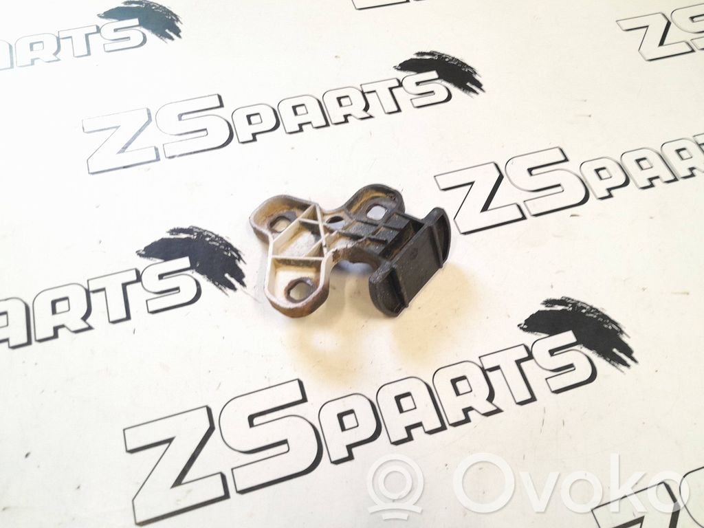 Front bumper mounting bracket   8230513
