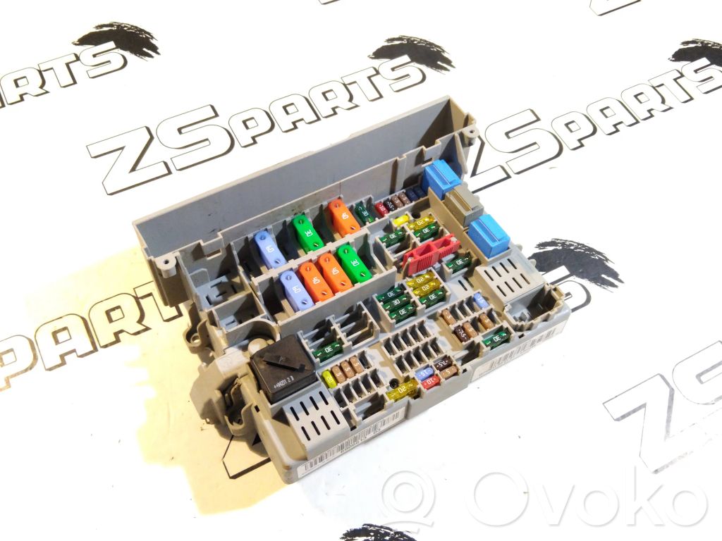 BMW 1 E81 E87 Fuse module 