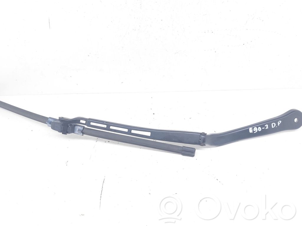 BMW 3 E90 E91 Priekinio stiklo valytuvų kojelė 