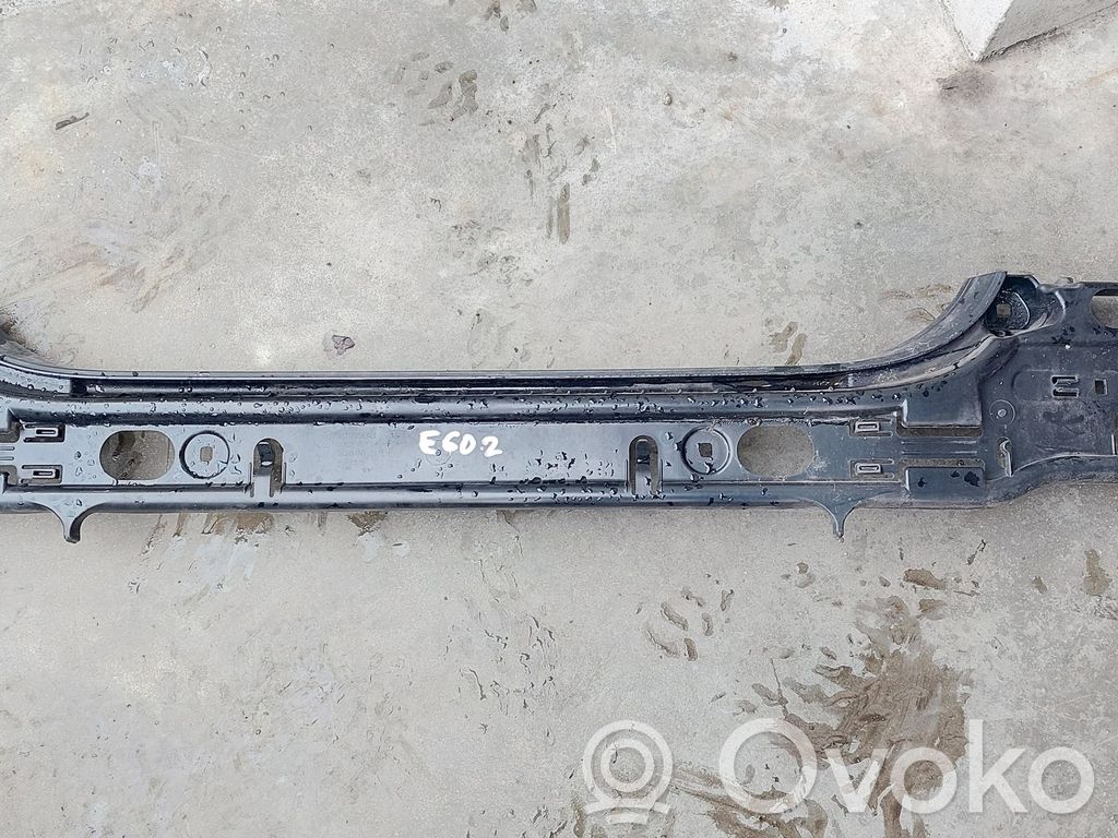 BMW 5 E60 E61 Galinis laikiklis bamperio 