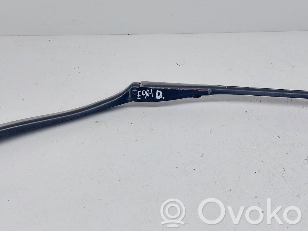BMW 3 E90 E91 Priekinio stiklo valytuvų kojelė 