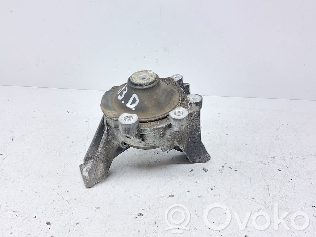 Honda CR-V Engine mount bracket 