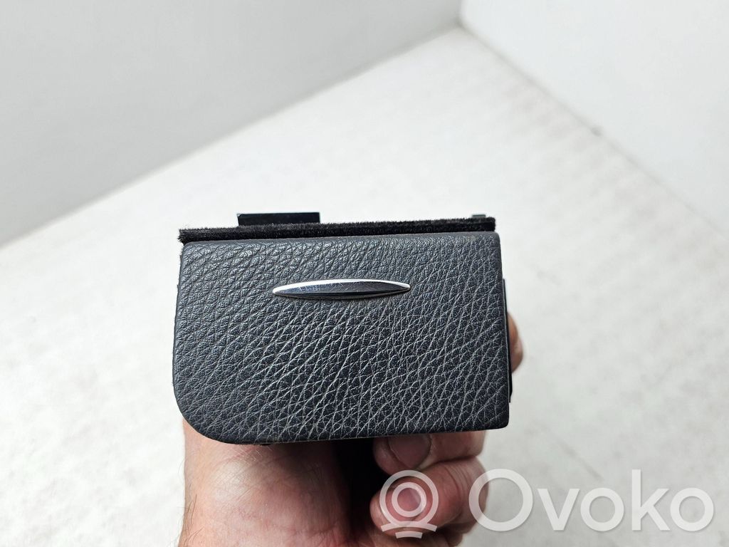 Mercedes-Benz E W211 Compartimiento/consola central del panel 