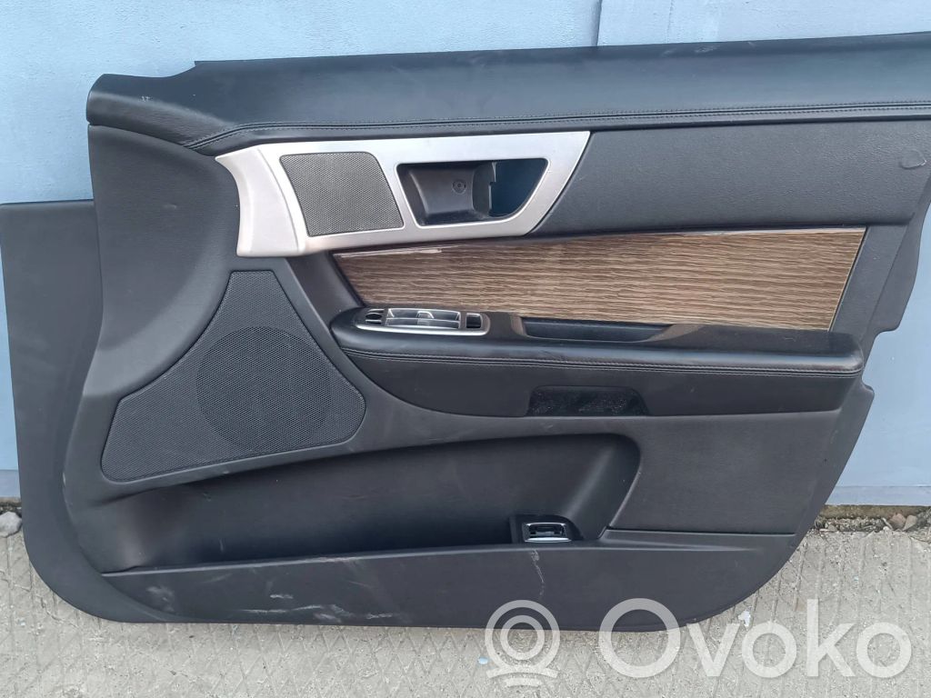 Jaguar XF X250 Revestimiento de puerta delantera 