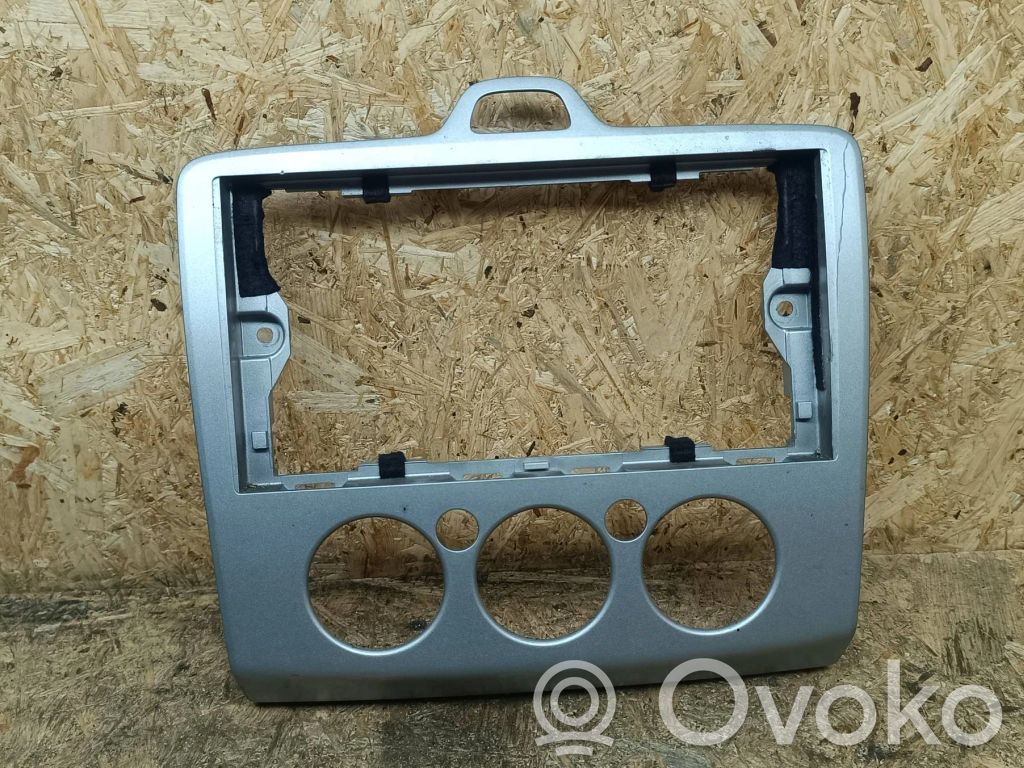 Ford Focus Radio/GPS head unit trim 