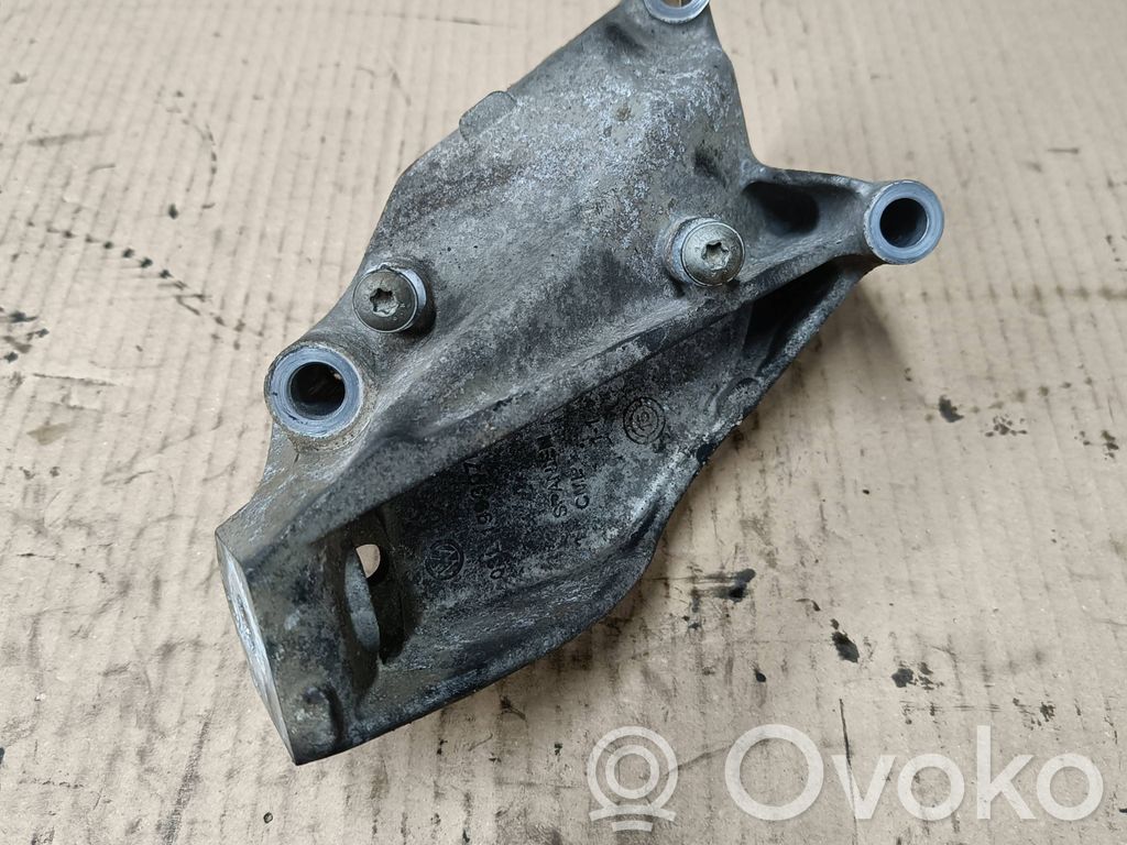 Volkswagen Amarok Engine mounting bracket 