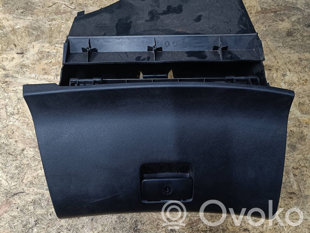 Peugeot 307 Glove box 
