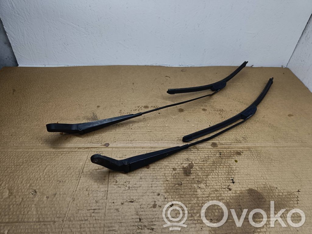 Wycieraczki lamp przednich / Komplet   74560,4484