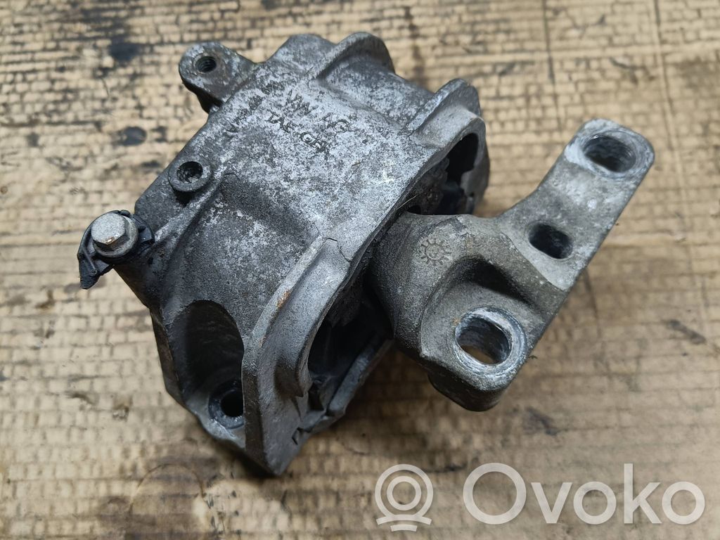 Skoda Yeti (5L) Engine mount bracket 