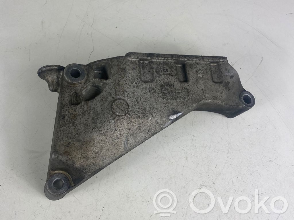 Volkswagen Transporter - Caravelle T5 Engine mounting bracket 